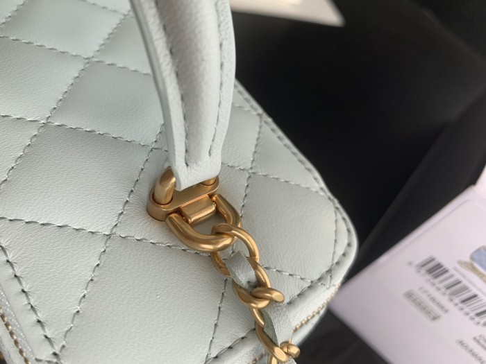  Handbag Chanel  size  17.5cmx10cmx8 cm