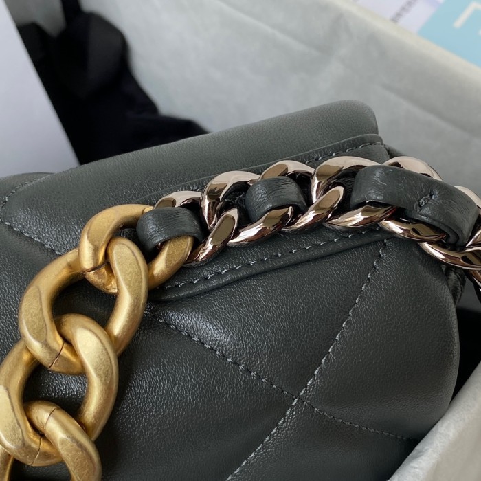  Handbag  Chanel  size  30 cm