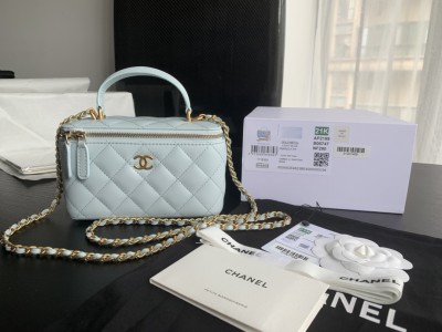  Handbag Chanel  size  17.5cmx10cmx8 cm