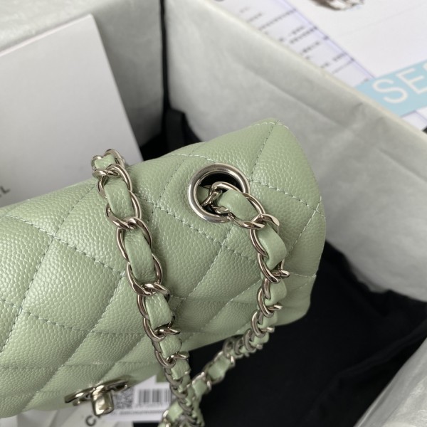  Handbag Chanel size  20 cm
