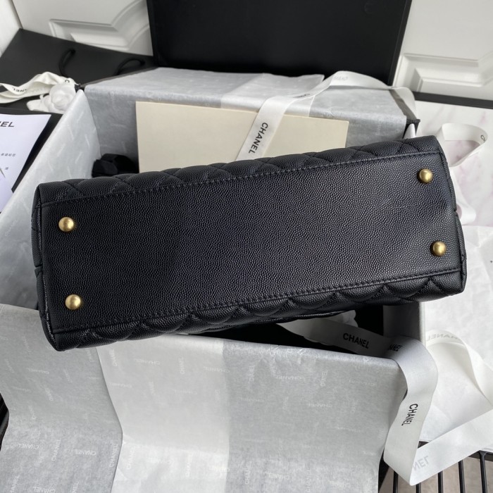  Handbag  Chanel  size  18-29-12 cm