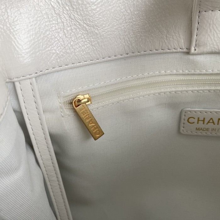  Handbag  Chanel AS1945  size   32 30 10 cm