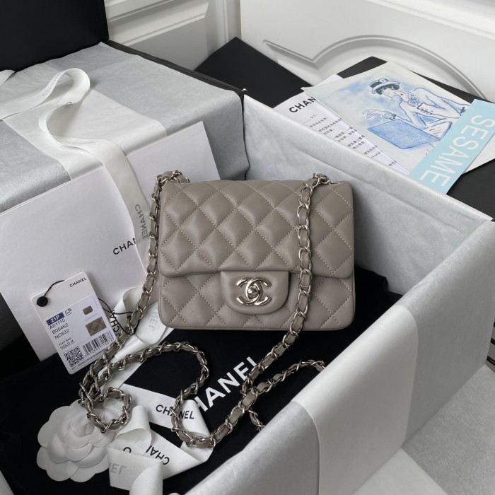  Handbag Chanel  size  17 cm 