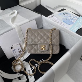  Handbag Chanel  size  17 cm