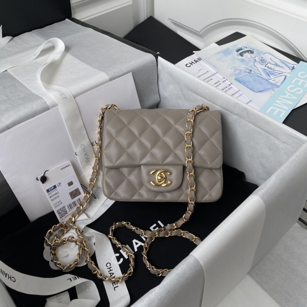  Handbag Chanel  size  17 cm