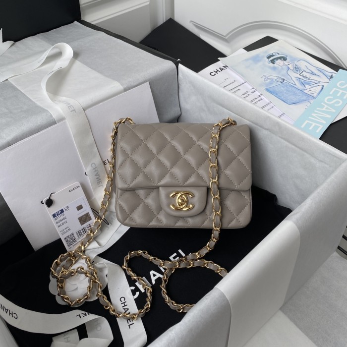  Handbag Chanel  size  17 cm