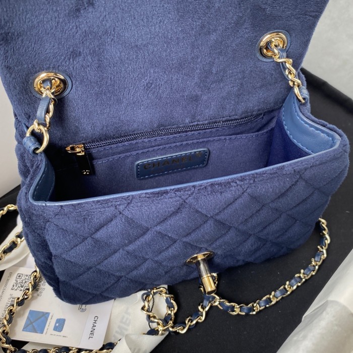  Handbag  Chanel  size 17 cm