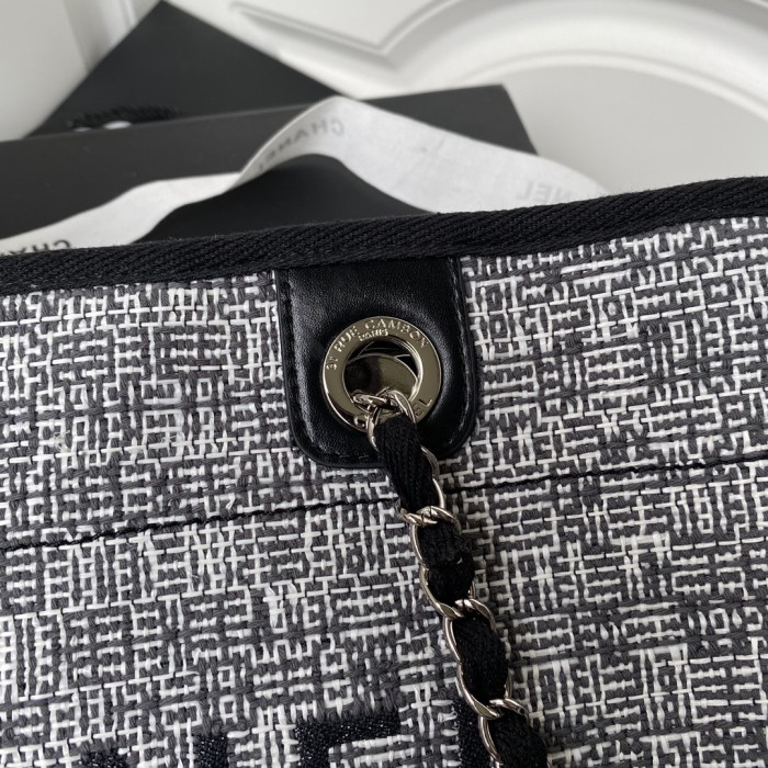  Handbag Chanel  size 38*30*21 cm