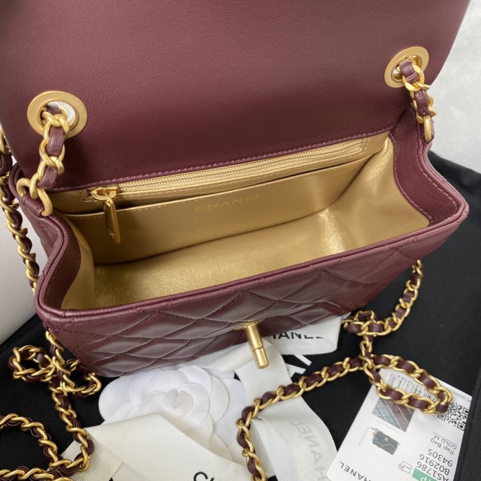  Handbag  Chanel  size 17 cm