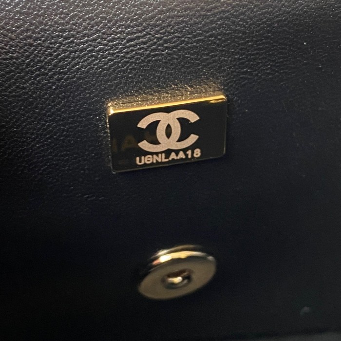  Handbag  Chanel size 20 cm