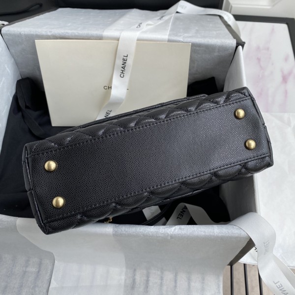  Handbag  Chanel  size 23 cm