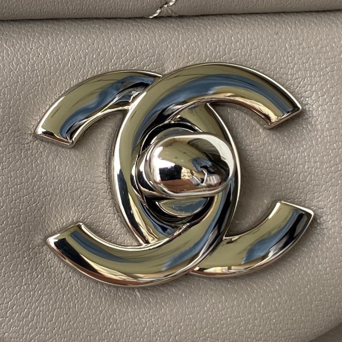  Handbag  Chanel  size  20 cm  