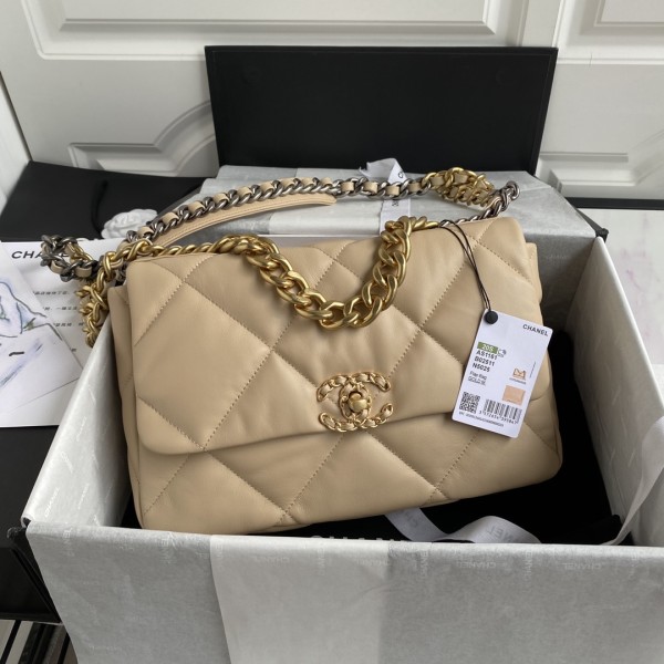  Handbag  Chanel size  30 cm
