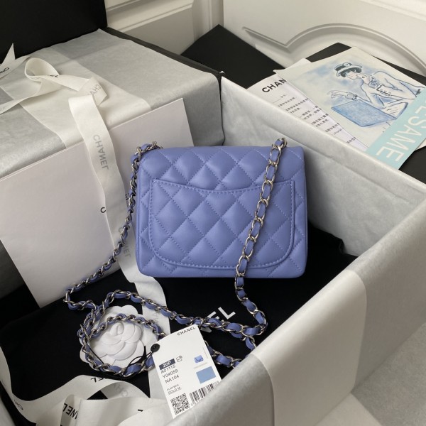  Handbag  Chanel size  17 cm