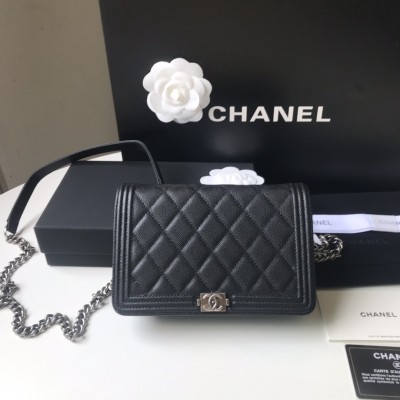  Handbag  Chanel  81969  size 19x12.5x3 cm