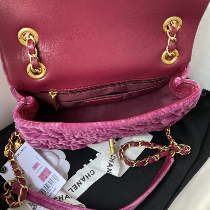  Handbag  Chanel AS2620 size  16×23.9 cm