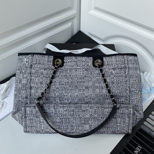  Handbag Chanel  size 38*30*21 cm