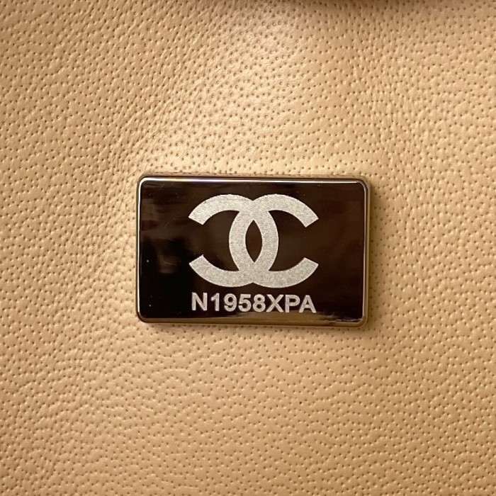  Handbag   Chanel  A01112  size 15.5x25.5x6.5 cm