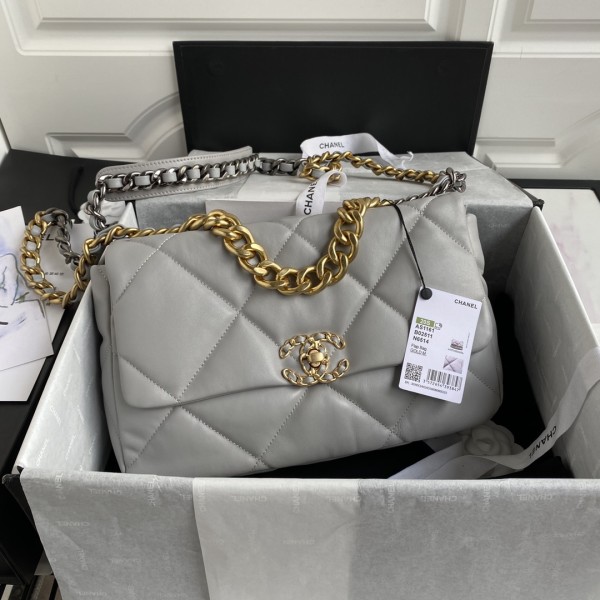  Handbag  Chanel  size 30 cm