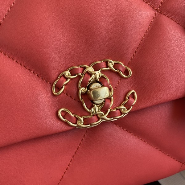  Handbag  Chanel  size 30 cm