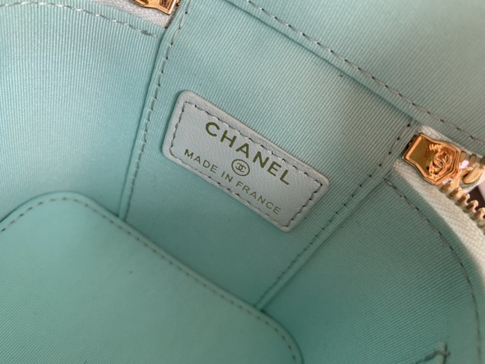  Handbag Chanel  size 17.5cmx10cmx8 cm