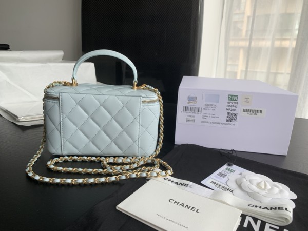  Handbag Chanel  size  17.5cmx10cmx8 cm