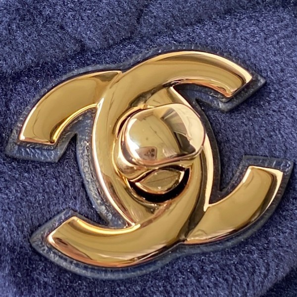  Handbag  Chanel  size 17 cm