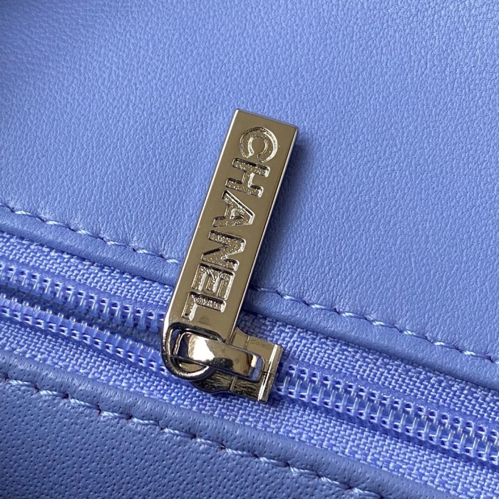  Handbag  Chanel size  17 cm