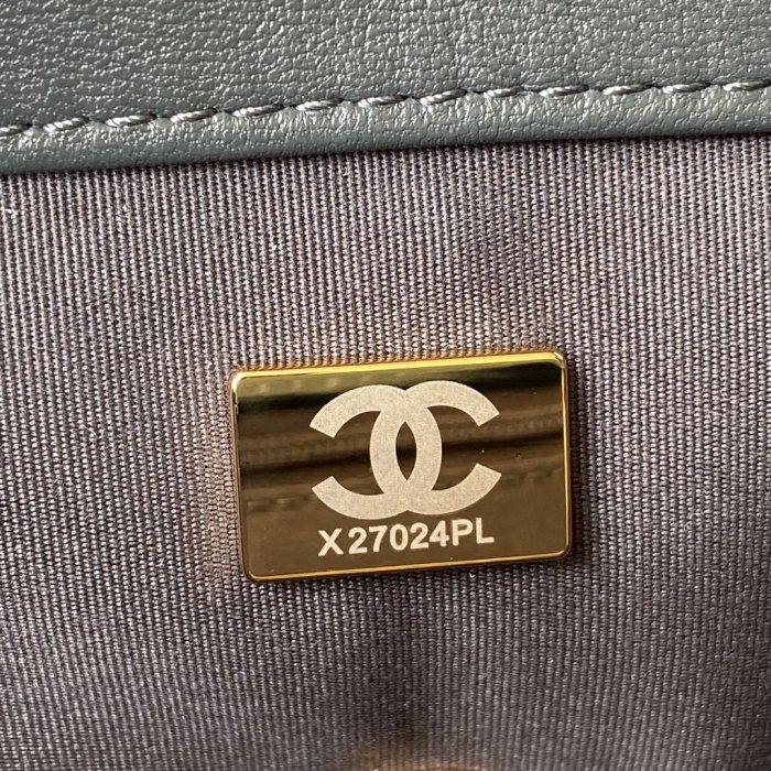  Handbag  Chanel  size  30 cm