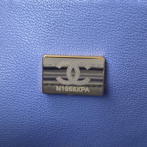  Handbag  Chanel size 20 cm