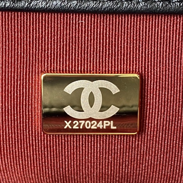  Handbag  Chanel  size 30 cm