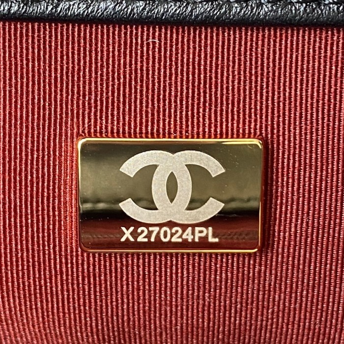  Handbag  Chanel  size 30 cm