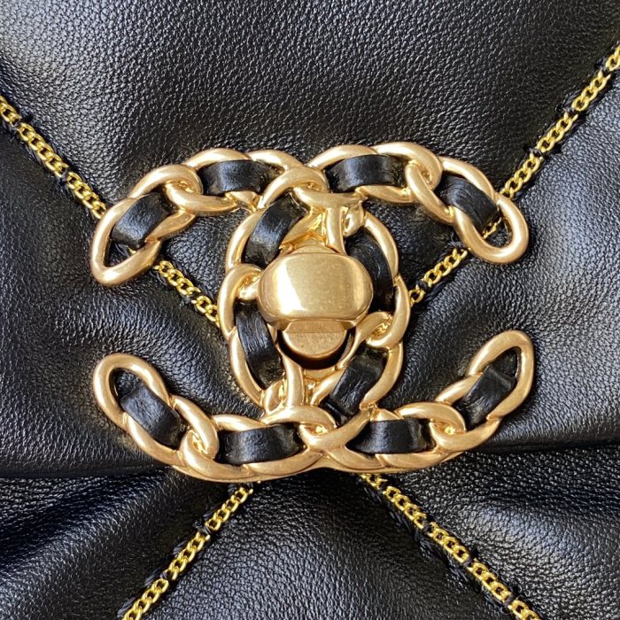 Handbag  Chanel  size 26/30 cm