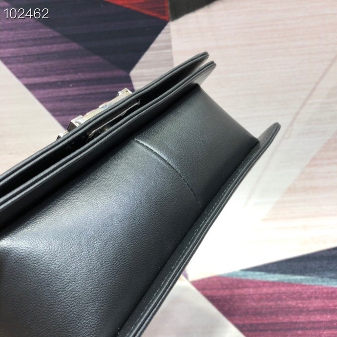  Handbag  Chanel 67086  size 15×25×9 cm