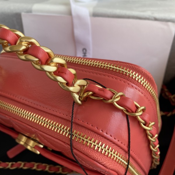  Handbag  Chanel  size  19x13.5x7.5 cm