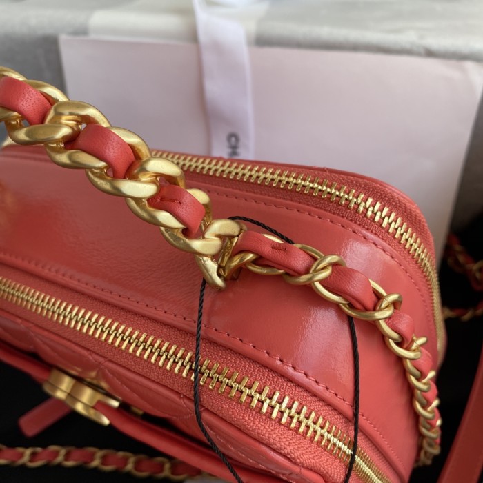  Handbag  Chanel  size  19x13.5x7.5 cm