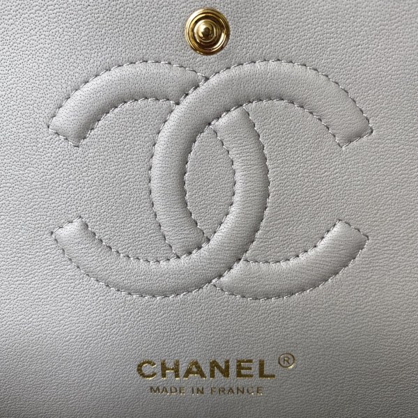  Handbag  Chanel  A01112  size  15.5x25.5x6.5 cm