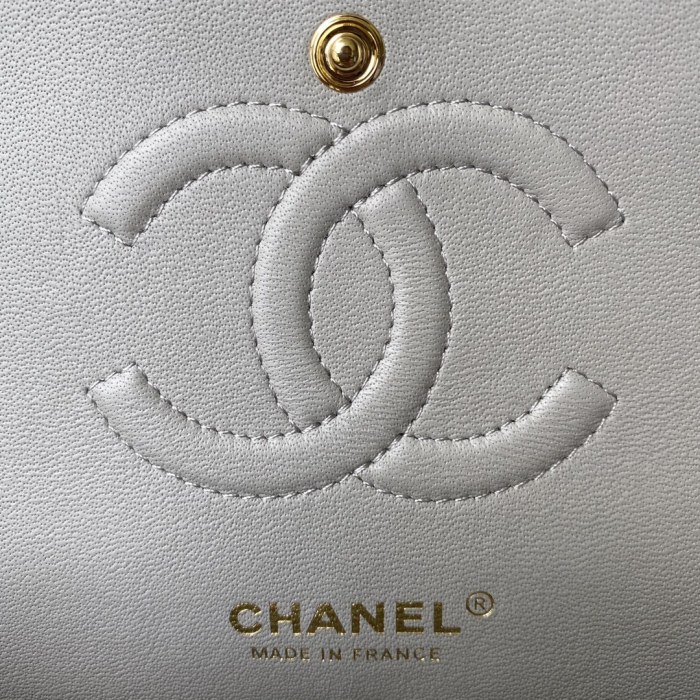  Handbag  Chanel  A01112  size  15.5x25.5x6.5 cm