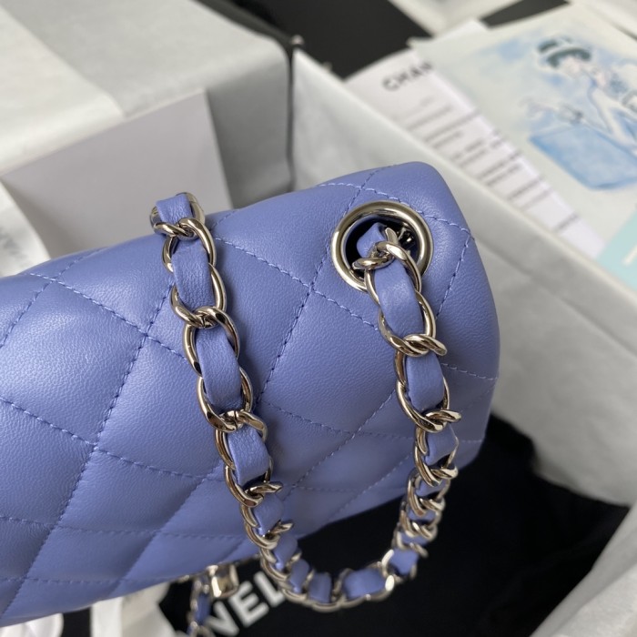  Handbag  Chanel size  17 cm