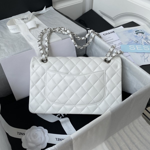  Handbag  Chanel    A01112  size  15.5x25.5x6.5 cm