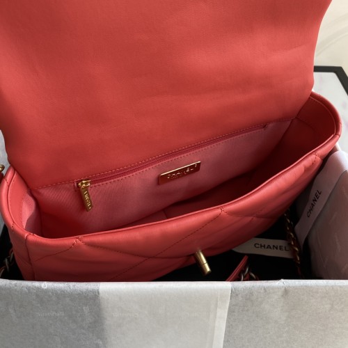  Handbag  Chanel  size 30 cm