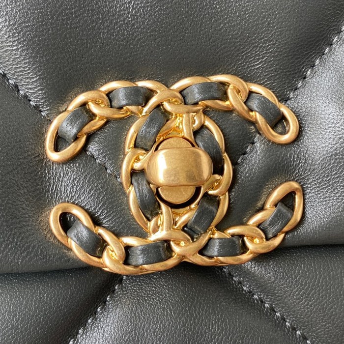 Handbag  Chanel  size  26 cm
