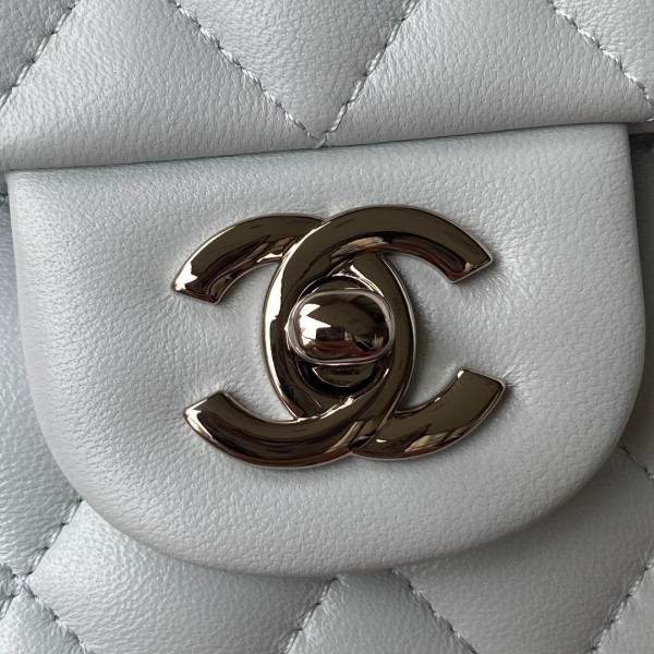 Handbag  Chanel A01112 size  15.5x25.5x6.5 cm