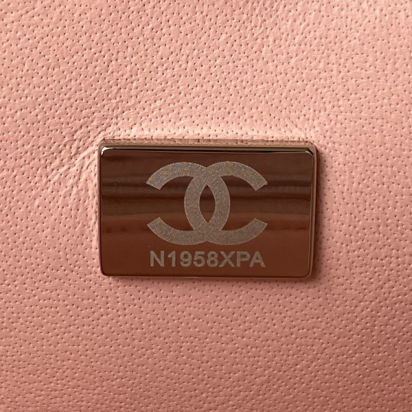 Handbag  Chanel  size 20 cm