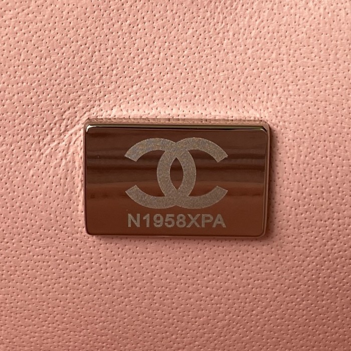 Handbag  Chanel  size 20 cm