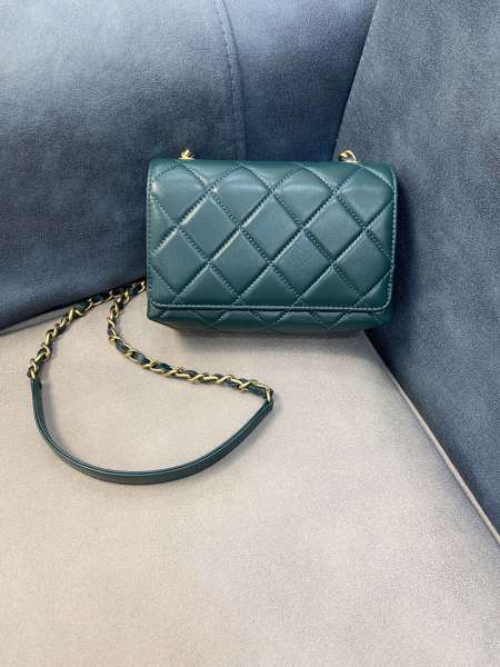  Handbag  Chanel AS2633 size  18x7x12 cm