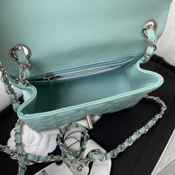  Handbag  Chanel size 17 cm