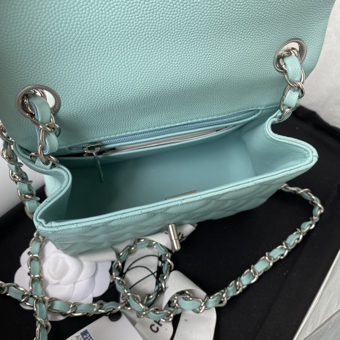  Handbag  Chanel size 17 cm