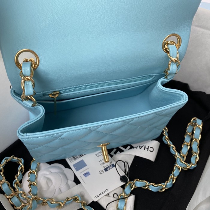  Handbag  Chanel  size 17 cm