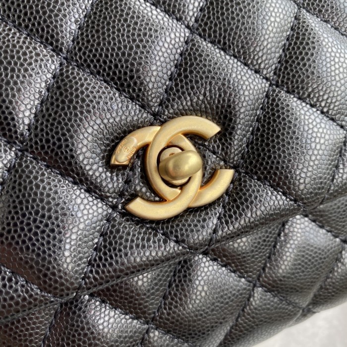  Handbag  Chanel  size 23 cm